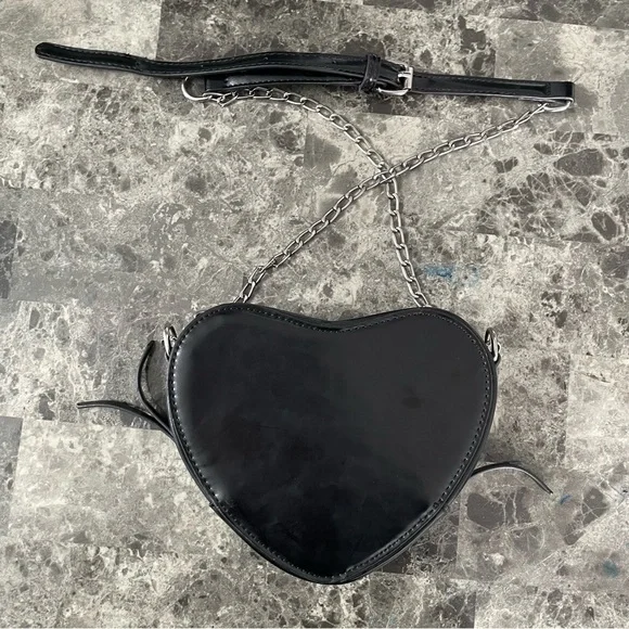 (Fake) Razor Blade Leather Chain Heart Bag - Picture 4 of 16